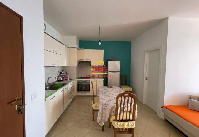 Vlore, jepet me qera apartament Kati 3, 75 m² 350 Euro (Rruga Aleksander Mosiu)
