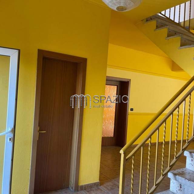 Tirane, jepet me qera Vile 3+1+BLK Kati 3, 400 m² 2.200 Euro (Rruga ''Durresit'')