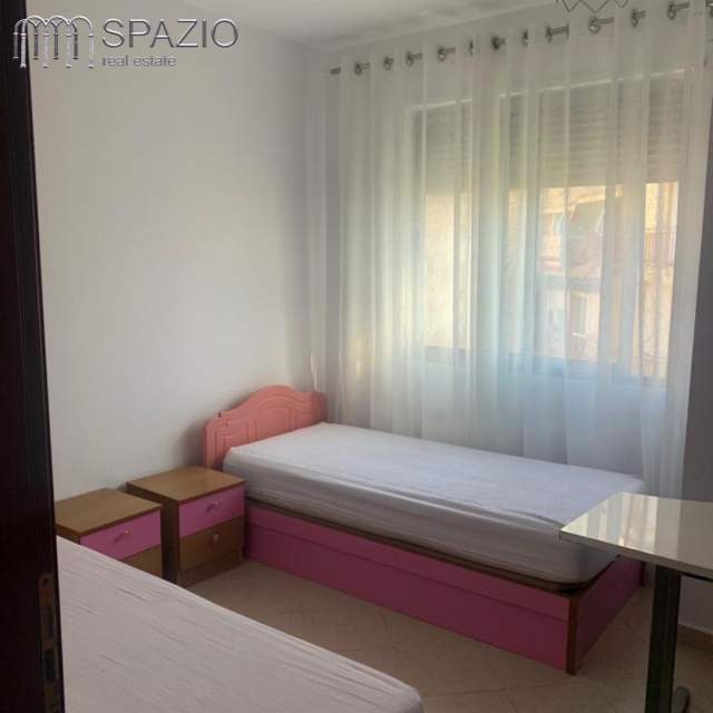 Tirane, jepet me qera apartament 2+1+BLK Kati 3, 104 m² 400 Euro (Rruga ''Muhamet Deliu'')