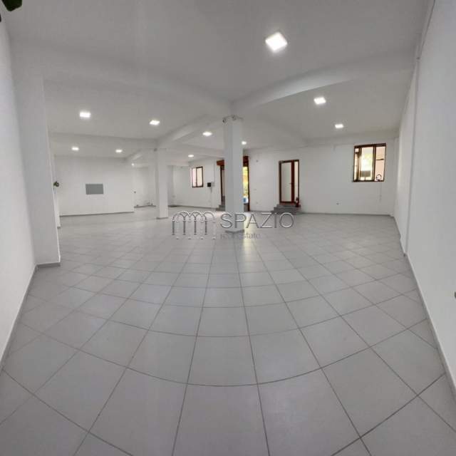 Tirane, jepet me qera magazine Kati 1, 260 m² 1.500 Euro (Don Bosko)