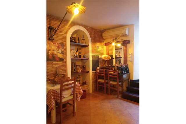 Tirane, jepet me qera lokal 122 m²  (sheshi willson)