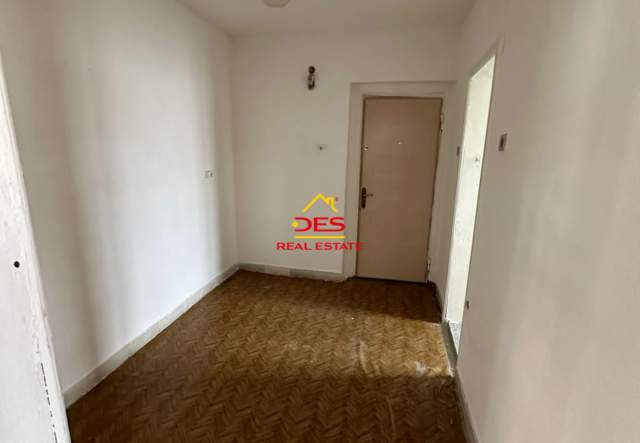 Vlore, jepet me qera apartament Kati 5, 67 m² 11.000 Leke (Rruga Hasan Kushta)