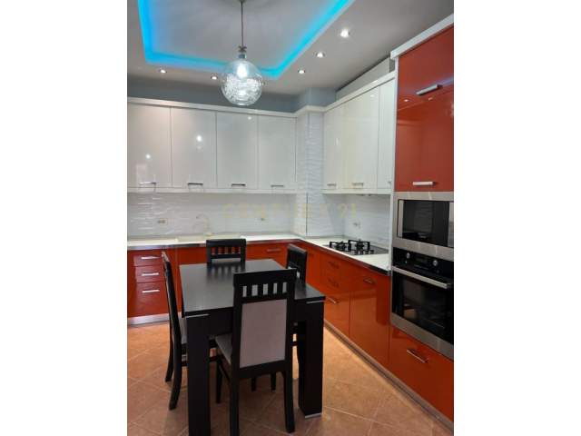 Tirane, jepet me qera apartament 3+1+A+BLK Kati 4, 125 m² 600 Euro (Komuna e parisit)