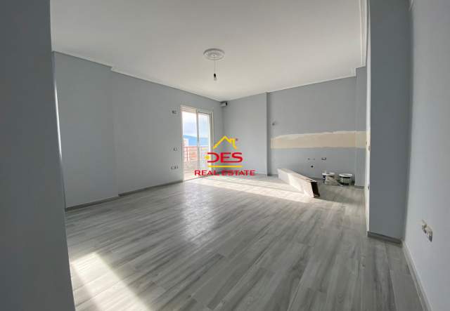 Vlore, shitet apartament 1+1+BLK Kati 9, 84 m² 48.000 Euro (Rruga Lef Sallata)