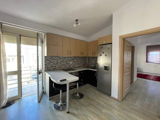 Tirane, jepet me qera apartament 1+1+BLK Kati 5, 117 m² 500 Euro (Liqeni Artificial)