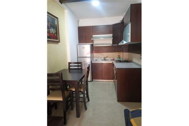 Tirane, jepet me qera apartament 1+1+BLK Kati 6, 65 m² 400 Euro (Ish ekspozita)