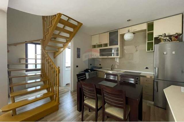 Tirane, jepet me qera apartament duplex 2+1+BLK Kati 2, 115 m² 550 Euro (Prane Eleonores)