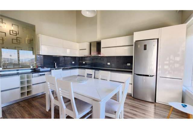 Tirane, jepet me qera apartament 2+1 136 m² 1.500 Euro (TEGU)