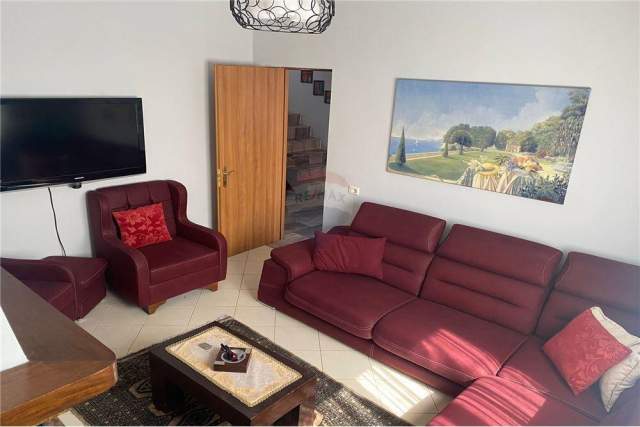 Tirane, shitet Vile 2 Katshe Kati 1, 200 m² 190.000 Euro (Don Bosko)