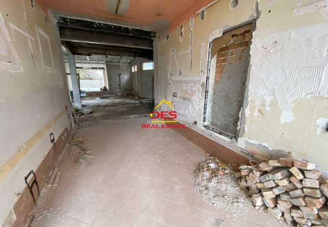 Vlore, jepet me qera ambjent biznesi Kati 0, 157 m² 1.700 Euro (Rruga Sadik Zotaj, Vlorë)