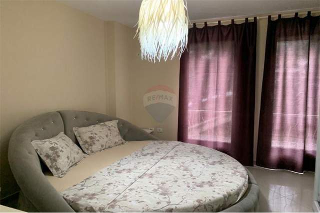Tirane, jap me qera apartament 2+1 130 m² 800 Euro (liqeni i thate)