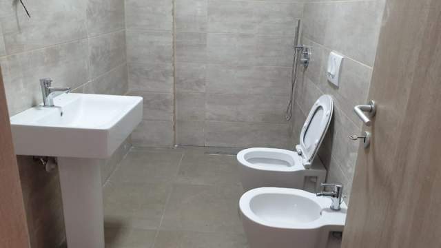 Tirane, shes dyqan Kati 0, 47 m² 70.500 Euro (Fresku)