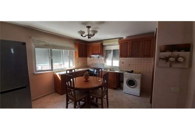 Tirane, jepet me qera apartament 2+1+BLK Kati 5, 105 m² 400 Euro (Stadiumi Dinamo)