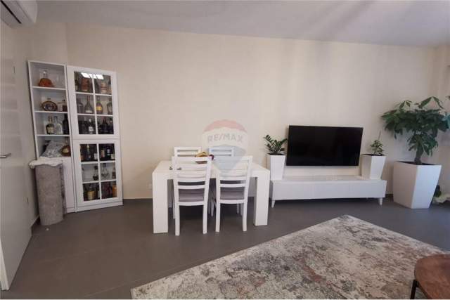 Tirane, jepet me qera apartament 72 m² 650 Euro