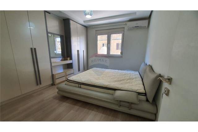 Tirane, jepet me qera Kati 2, 124 m² 1.500 Euro (bllok)