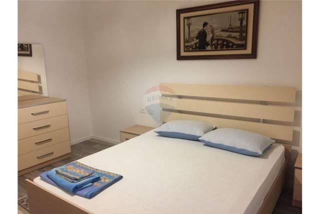Tirane, jepet me qera apartament 1+1 70 m² 550 Euro (kompleksi deliorgji)