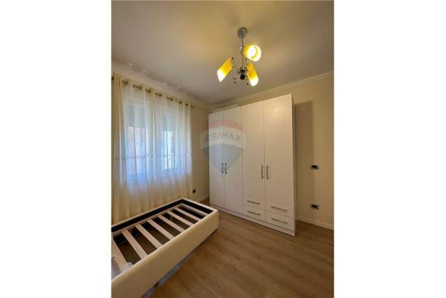 Tirane, shitet apartament 1+1 55 m² 99.000 Euro (rruga barrikadave)