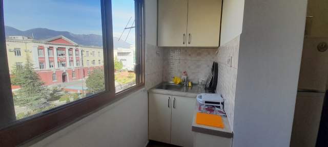 Tirane, jepet me qera apartament 1+1 Kati 3, 60 m² 35.000 Leke (Rruga e Elbasanit)