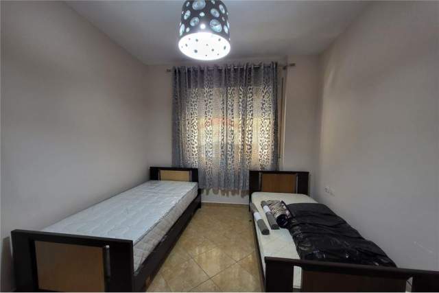 Tirane, jepet me qera apartament 2+1+BLK Kati 4, 110 m² 300 Euro (Fresku)