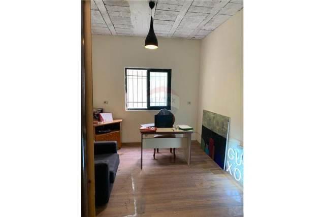 Tirane, jepet me qera ambjent biznesi Kati 0, 400 m² 2.400 Euro (21 dhjetori)