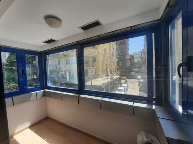 Tirane, jepet me qera ambjent biznesi Kati 1, 45 m² 600 Euro (Blloku)