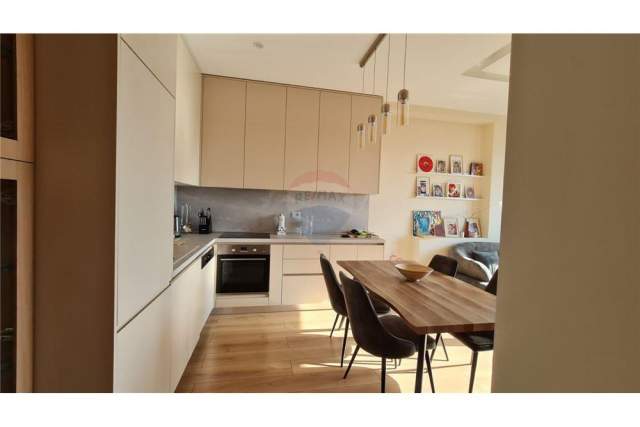Tirane, shes apartament 1+1+BLK Kati 6, 74 m² 145.000 Euro (Pazari i Ri)