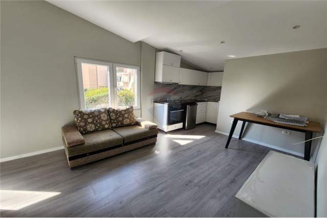 Tirane, jepet me qera 1+1 Kati 1, 55 m² 380 Euro (Rr Arben Broci)