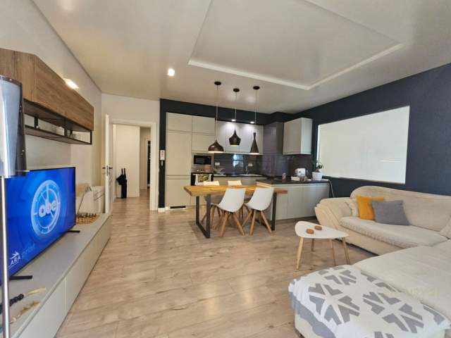 Tirane, shitet apartament Kati 5, 110 m² 200.000 Euro (panorama)