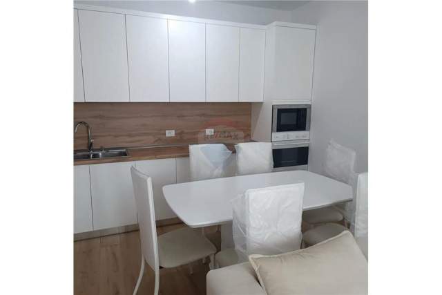 Tirane, jepet me qera apartament 2+1+A+BLK Kati 2, 71 m² 450 Euro (Pallati i EGLO)