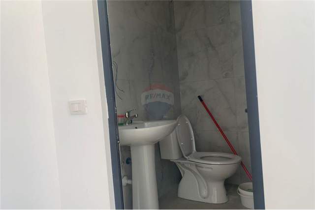 Tirane, jepet me qera dyqan Kati 0, 30 m² 330 Euro (Rruga e Dibres)