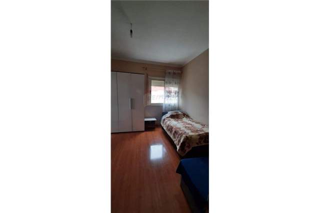 Tirane, jepet me qera apartament 2+1 Kati 6, 102 m² 450 Leke (Restorant Fresku)
