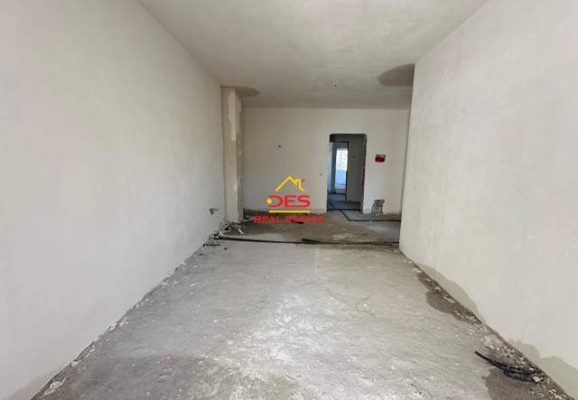 Vlore, shitet apartament 67 m² 850 Euro/m2 (Rruga Orikumi)