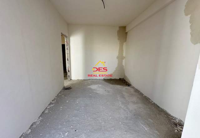 Vlore, shitet apartament 1+1+BLK Kati 3, 76 m² 850 Euro/m2 (Rruga Orikumi)
