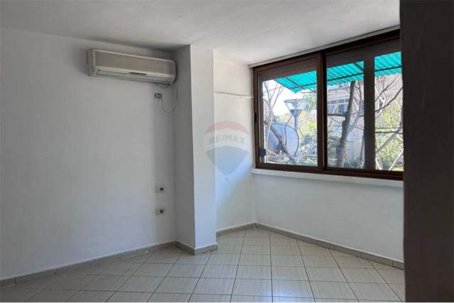 Tirane, shitet apartament 1+1 Kati 2, 53 m² 70.000 Euro (Shkolla e Bashkuar)