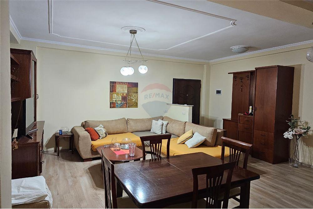 Jepet apartament 1+1 me qera te Zogu i Zi, 550 Euro