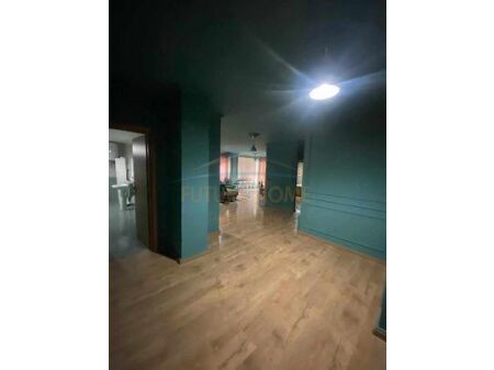 Shitet, Apartament 2+1+2, prane Martenitetit te Ri, Tiranë. AREA38380