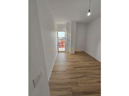 Shitet, Apartament 2+1 për Shitje në Rrugen Xhanfize Keko, Xhamlliku, Tiranë. AREA39171
