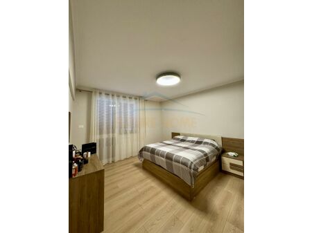 Shitet, Apartament 3+1+2, në Xhamllik, Tiranë. AREA39747