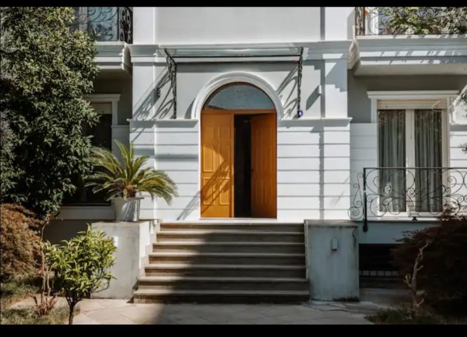 Shkoder, jepet me qera Vile 5+1, Kati 3, 728 m² 2,000 € (Rruga Nuri Bushati)