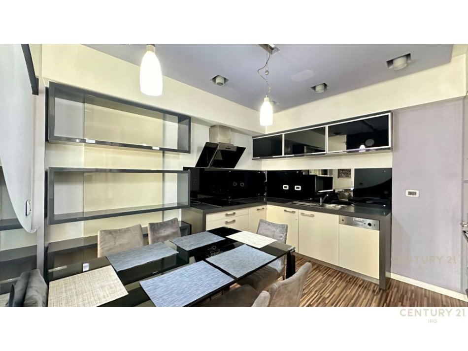 Tirane, shes apartament 2+1+Aneks+Ballkon Kati 10, 125 m² 350.000 € (Ish-Blloku)