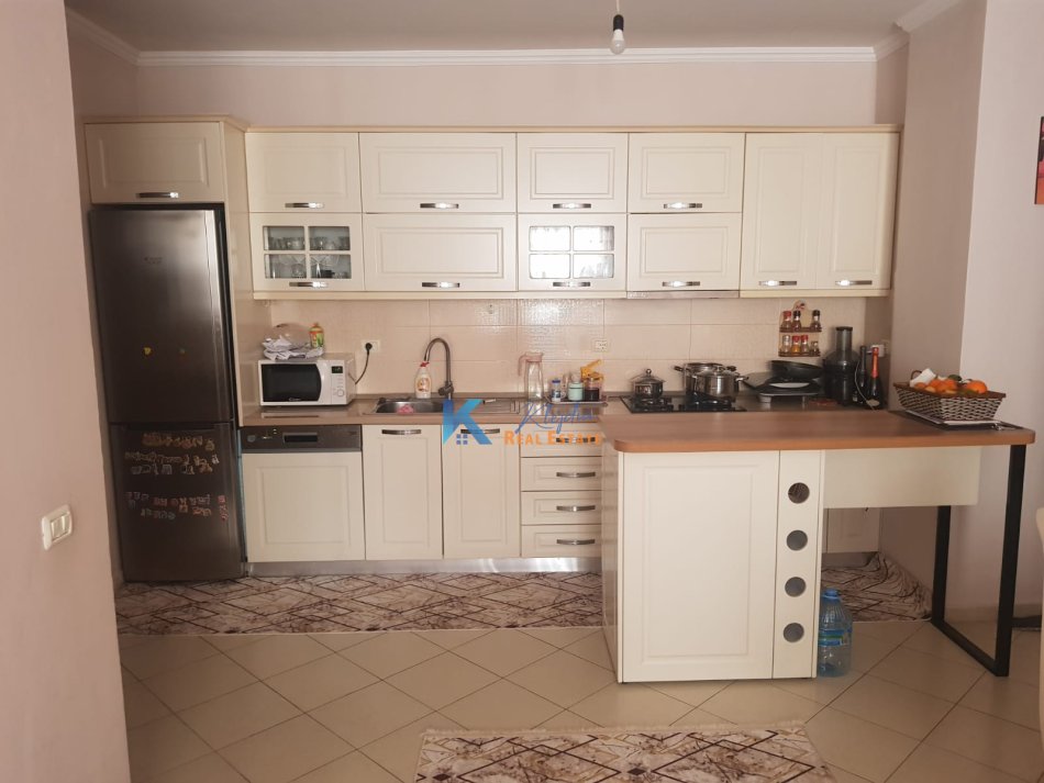 Tirane, jepet me qera apartament 2+1 Kati 4, 90 m² (Misto Mame, afer Hotel 7777)