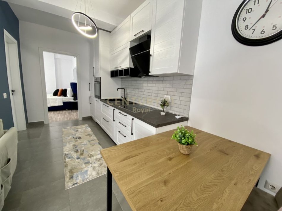 Tirane, jepet me qera apartament 1+1 Kati 1, 65 m² 700 € (Prane Hotel Mondial)