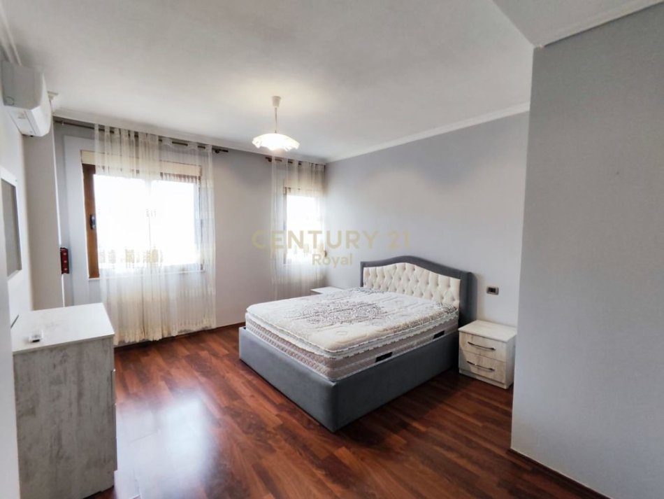 Tirane, jepet me qera apartament 2+1 Kati 9, 100 m² 800 € (Sami Frasheri)