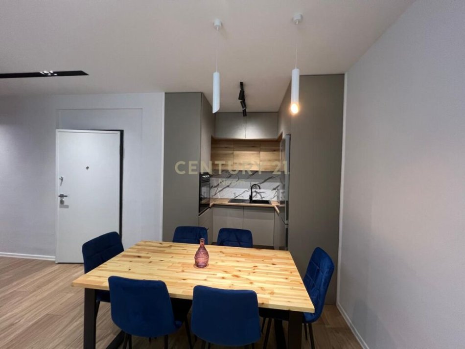Shqiperi, jepet me qera apartament 2+1 Kati 3, 85 m² 900 € (liqeni i thate)