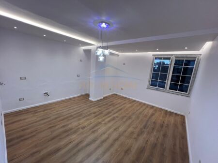 Shitet, Apartament 2+1, në Rrugën Irfan Tomini, Tiranë. AREA40097