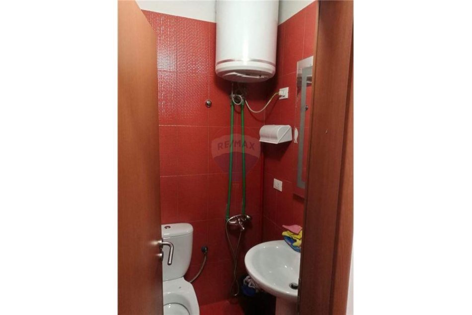 Tirane, jepet me qera zyre Kati 1, 36 m² 400 € (Rruga Milto Tutulani - Tirana e Re - Sheshi Willson)