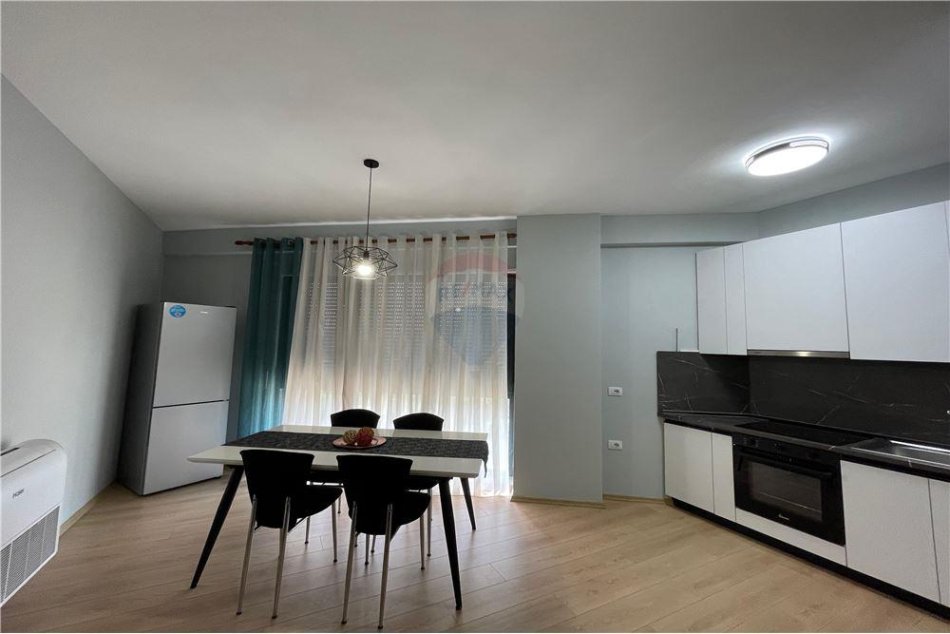 Tirane, jepet me qera apartament 2+1 , 77 m² 500 € (Fusha e Aviacionit)