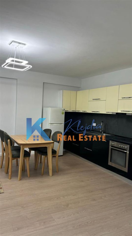 Tirane, jap me qera apartament 1+1+Ballkon Kati 1, 60 m² 400 € (Rruga 5 Maji)