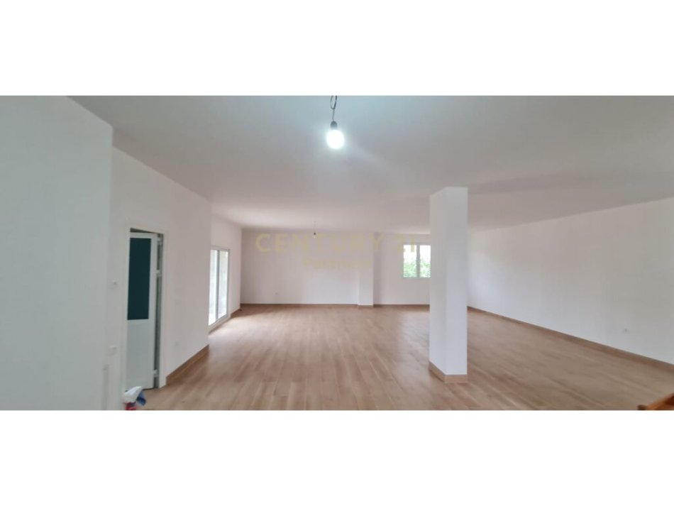 jepet me qera 2 Katshe Kati 2, 250 m²