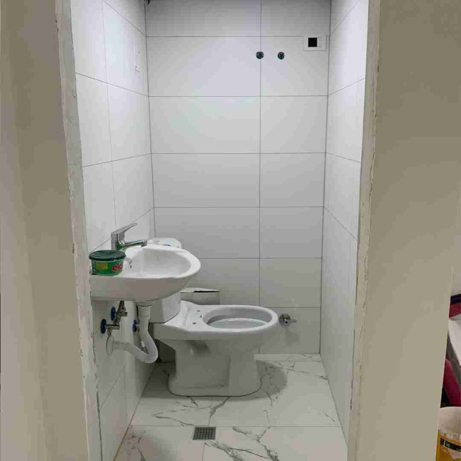 Tirane, jepet me qera dyqan Kati 0, 40 m² 850 € (Qender Tirane)